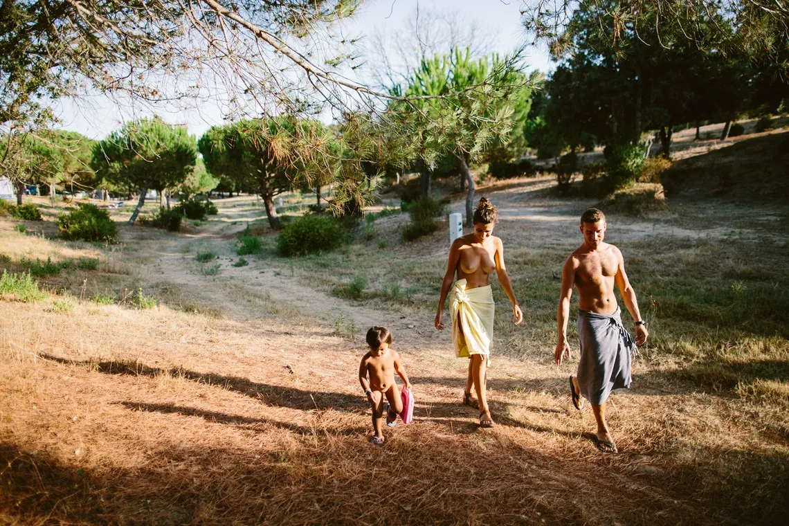 Camping familial naturiste en Corse