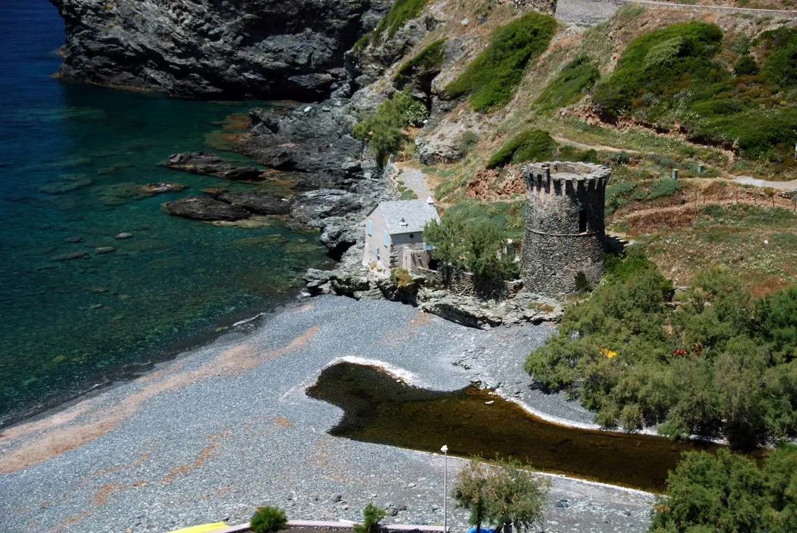 Het bouwkundig erfgoed van Corsica getuigt van zijn prestigieuze en bewogen verleden