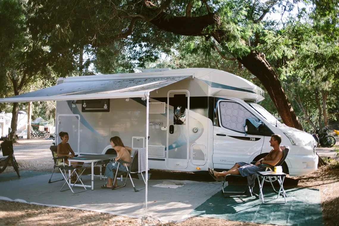 Camping naturista para autocaravanas en Córcega