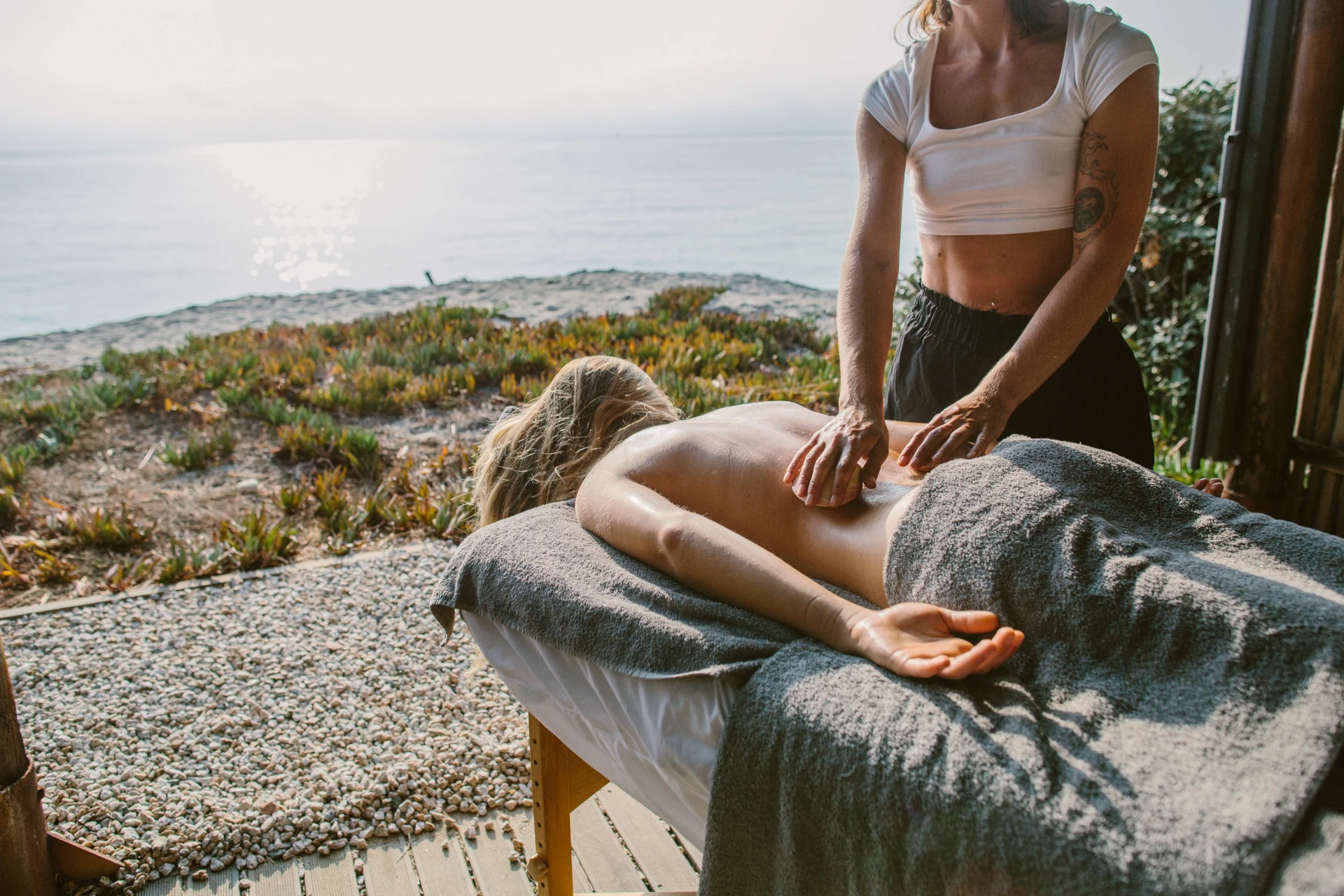 Riva Bella Naturiste auf Korsika bietet Ihnen Massagen für Körper und Gesicht